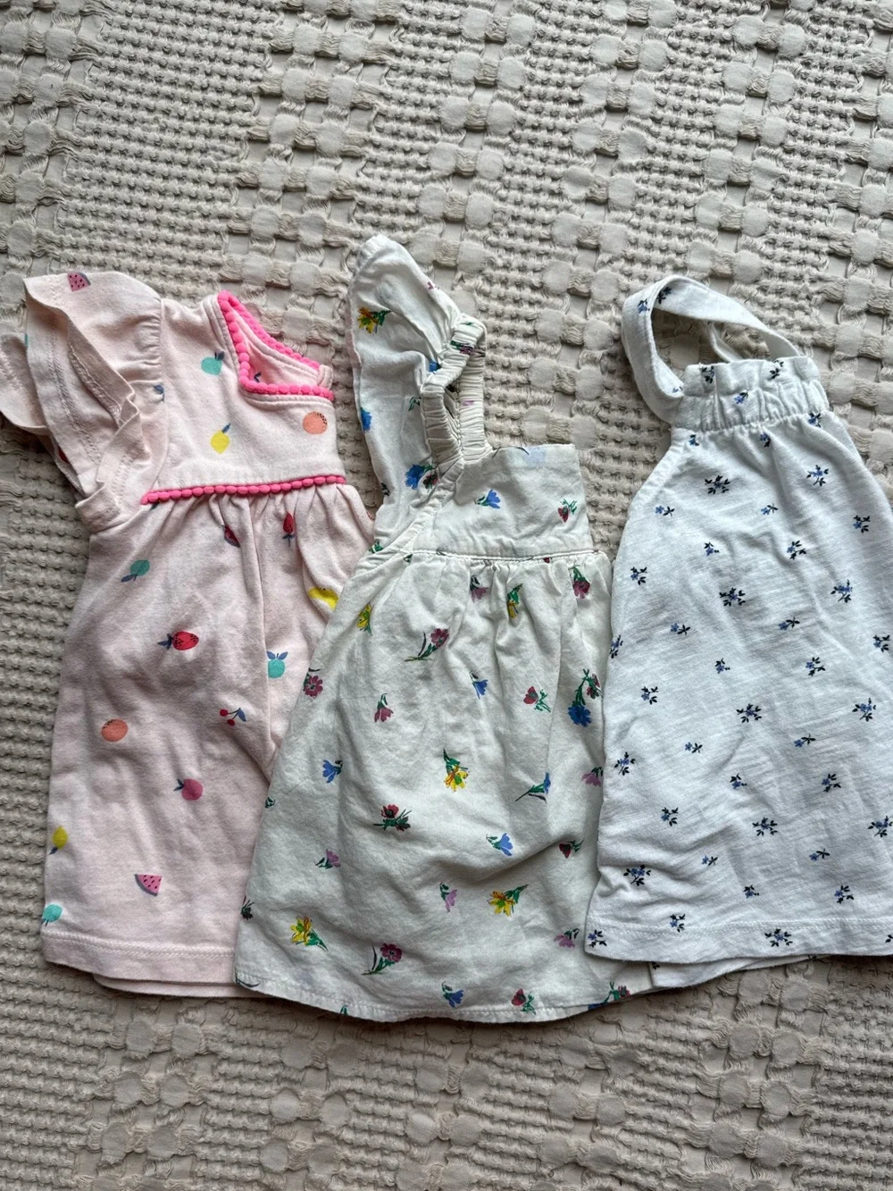 GAP Bundle of Summer Tops — White, Cream, Light Pink
